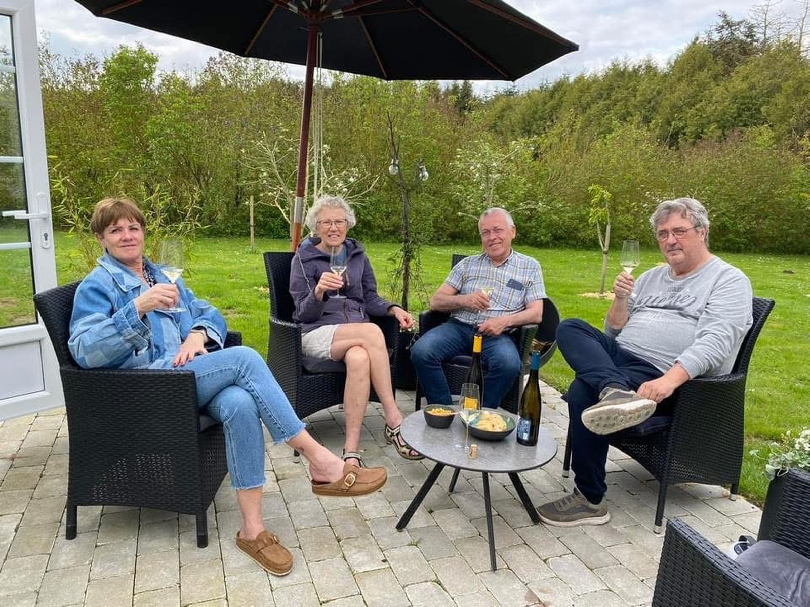 684530F9 16FF 4E51 983C D74580E84046 1600X1200